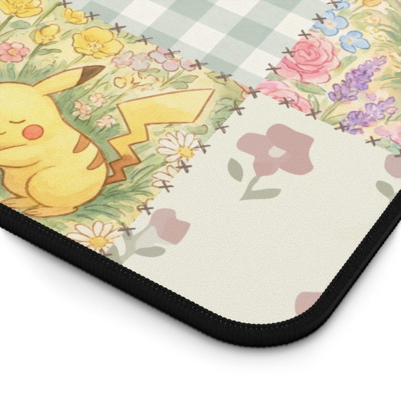 Tapete de escritorio/colcha con diseño de patchwork de Pokémon en tonos pastel: Pikachu, Piplup, Eevee, Mew imagen 3