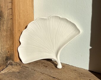 Beige / Off-White Ginkgo Leaf Trinket Tray | Concrete Tray | Decorative Dish | Jewellery Dish | Home Decor | Jesmonite | Eco | Gift |Present