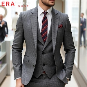 Textured Grey Three-Piece Men&#39;s Suit: Wedding Groom Wear