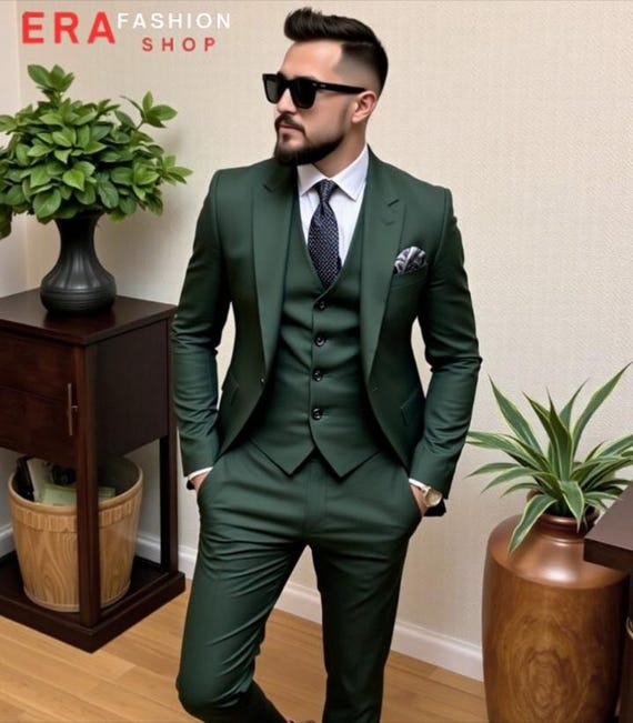 ダークグリーンのスリーピースメンズスーツ：結婚式、パーティー
