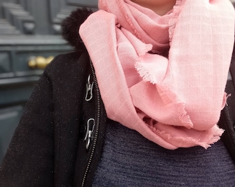 Powder pink organic cotton scarf, Made in France, soft and warm stole, neck warmer, ideal gift for women, a useful and ethical gift