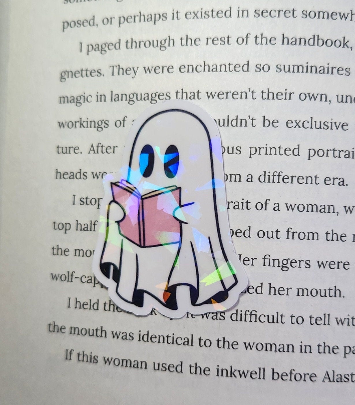 Reading Ghost Water Bottle Sticker, Bookish Ghost Sticker, GHOSTY READER STICKER, Bookworm, Book Lover Sticker, Kindle Sticker, Vinyl