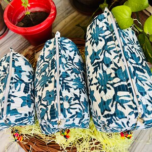 Large Toiletry Bag, Floral Makeup Bag, Travel Bag, Hang Bag for Women's, Quilted Cotton Cosmetic Bag, Waterproof Bag, Toiletry Bag Women's