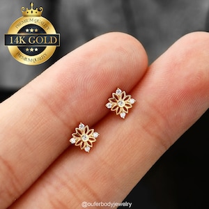 Pendiente de oro macizo de 14 quilates con flor de circonita cúbica y parte trasera plana para cartílago, sin rosca, para labio, nariz, trago, caracola, hélix y oreja. Regalo ideal.