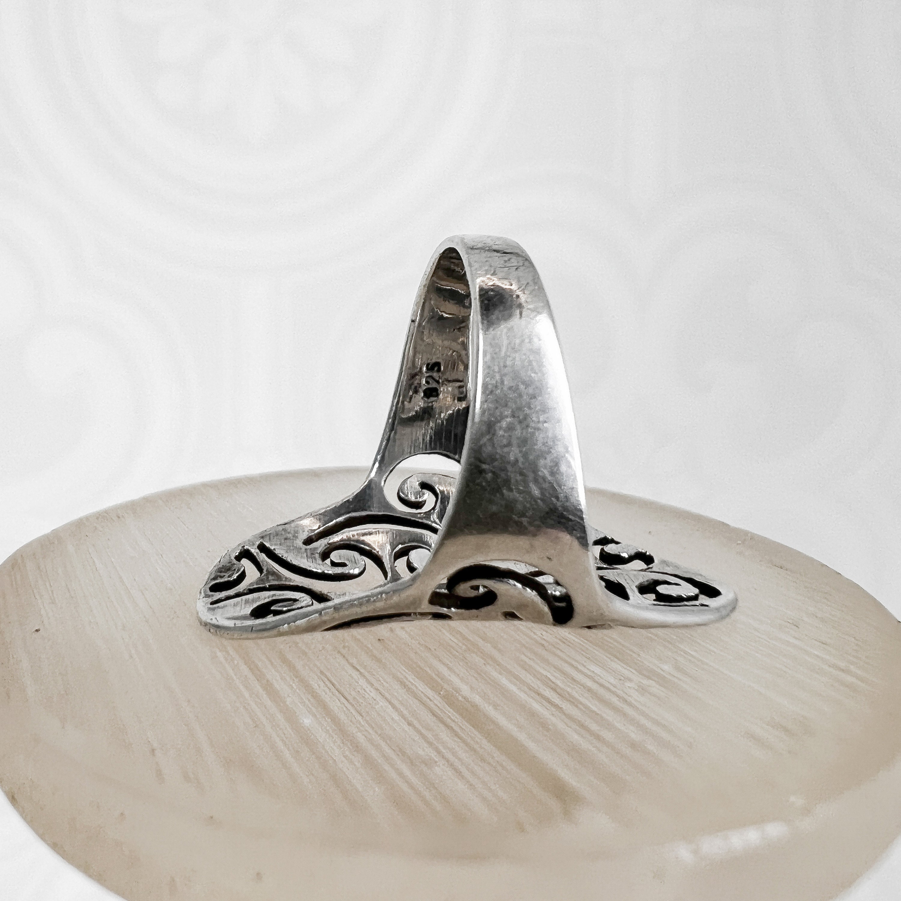 最低価格の Large Oval Openwork Sterling Silver Ring Filigree Curly Q アクセサリー