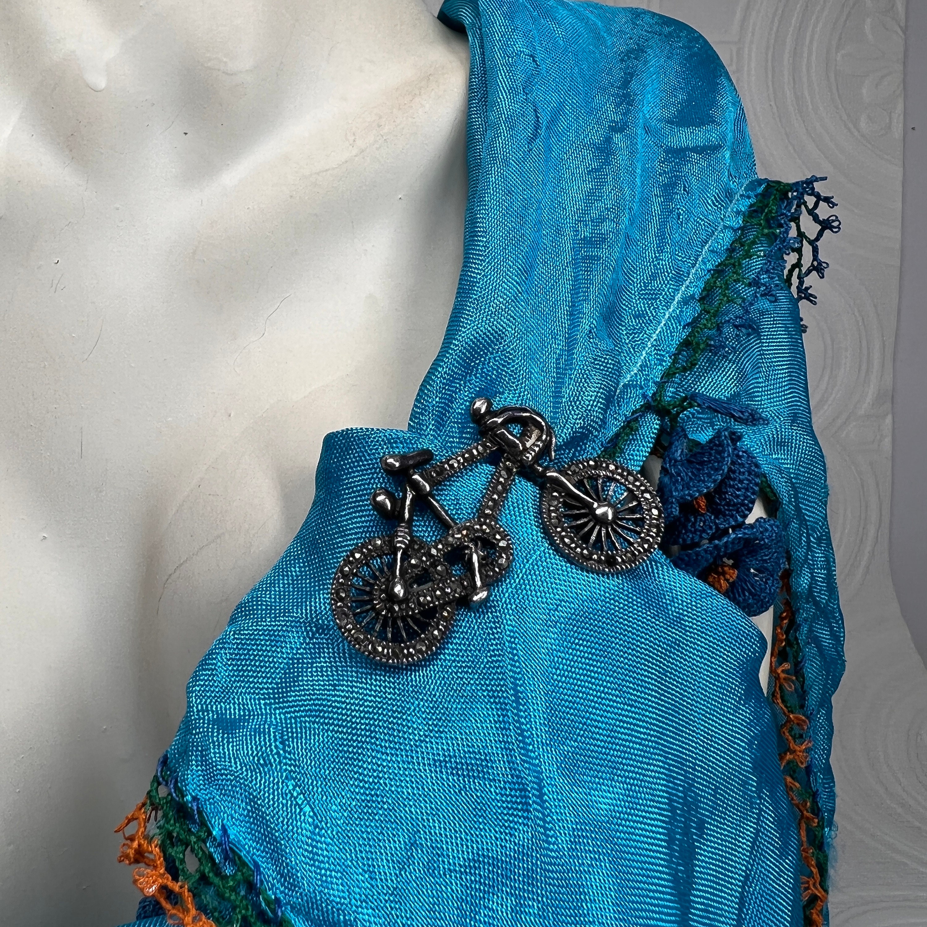 Broche Vintage Grand-bi Bleu – Bijou Rétro Rare à Collectionner – Occasion