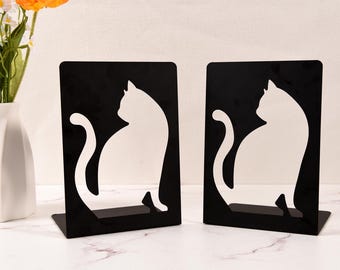 Metallbokstöd med kikande katt, rolig bokhylledekoration