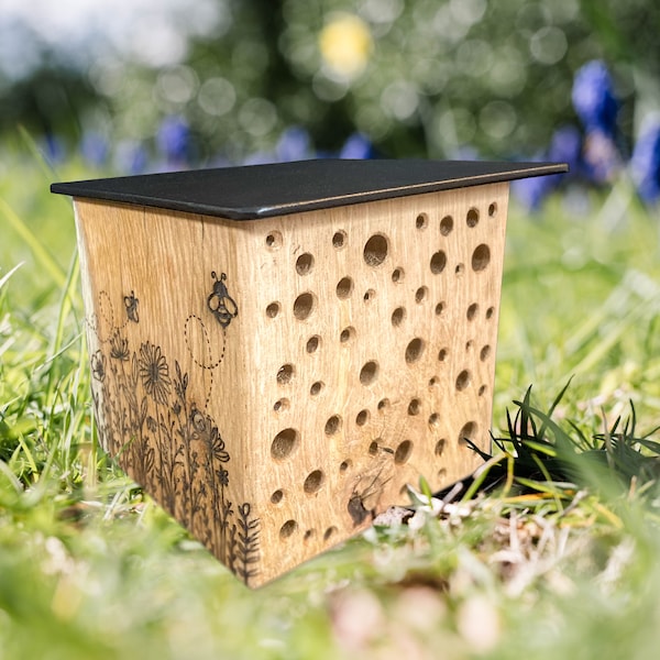 CUBO Insektenhotel Eiche Holz Bienenhotel Nisthilfe Garten Balkon Block mit Dach Deko Klotz Wildbiene Insekten Nistkasten Wildbienenhotel