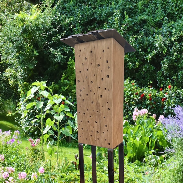 Insect Hotel Oak Wood Bee Hotel Nesting Aid Garden Balcony Block with Roof Decorative Block Wild Bee Insect Hotel Nesting Box Wild Bee Hotel