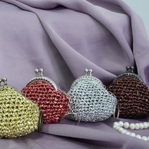 Llavero de monedero de crochet / Elegante llavero bohemio con llavero resistente / Monedero con llavero hecho a mano / Pequeño obsequio / Regalo para el Día de la Madre