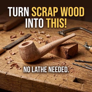 Könnte beinhalten: Eine handgeschnitzte Holzpfeife liegt auf einer Werkbank, umgeben von Werkzeugen. Der Text "TURN SCRAP WOOD INTO THIS!" und "NO LATHE NEEDED." ist zu sehen, was die Herstellung aus Holzabfällen hervorhebt.