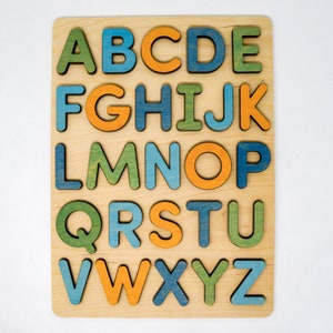 Tablero ABC personalizado hecho a mano / Alfabeto de madera personalizado Rompecabezas sensorial para niños / Letra y color interactivo / Regalo para bebés y niñas