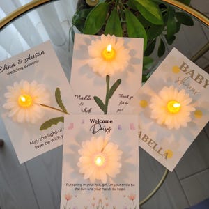 Madeliefje-vormige kaarsgunst – Gepersonaliseerde kaart voor verjaardag, babyshower, verloving en bruiloft | Elegant feestcadeau