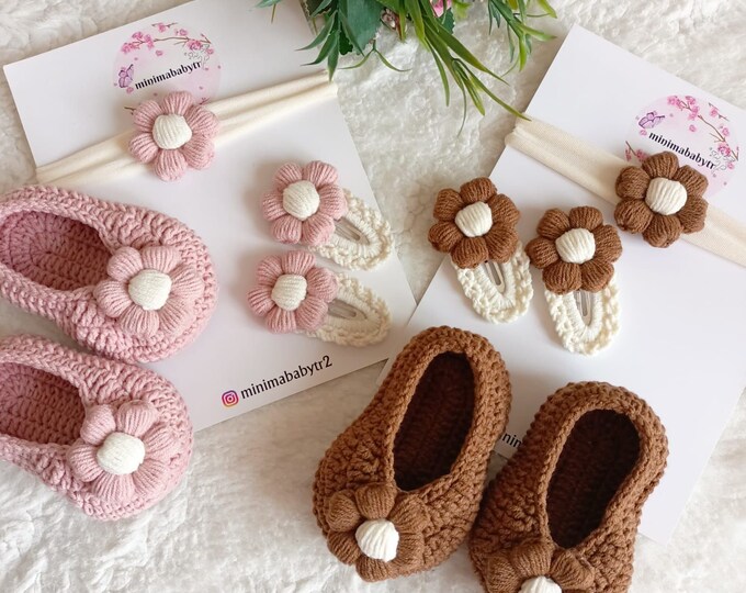 Knitted Newborn Baby Shoes and Buckle Set