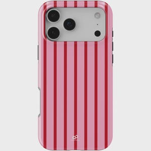 Puede incluir: Funda de teléfono a rayas rosas y rojas con acabado brillante. La funda tiene un recorte para la cámara y un logotipo en la parte inferior. La funda está diseñada para un teléfono inteligente.