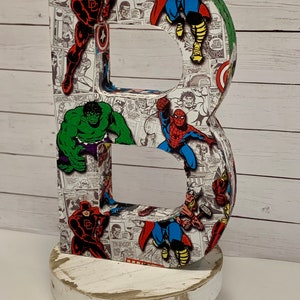 Carta independente de super-herói inspirada na Marvel