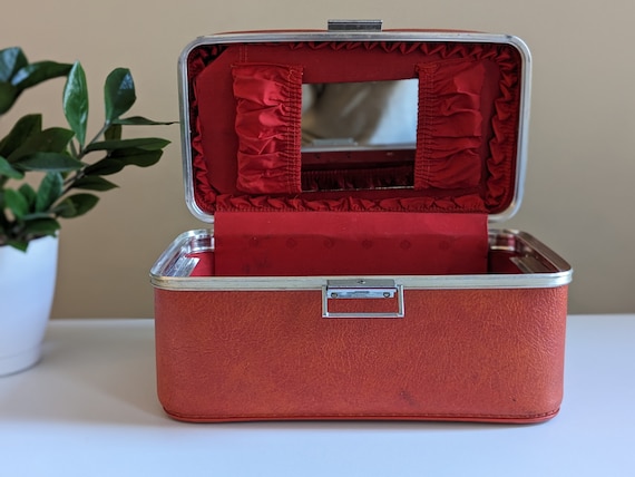 Vintage Red Town Craft Traincase | Small makeup c… - image 2