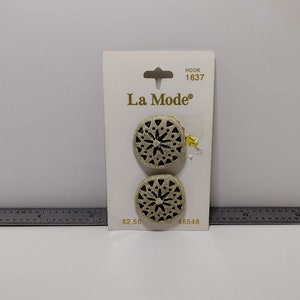 Botões de plástico vintage "La Mode" em um cartão