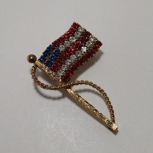 Broche de bandera brillante con diamantes de imitación