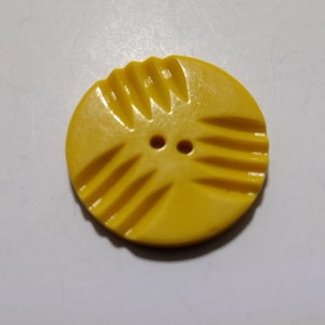 Vintage Butterscotch Carved Bakelite Button