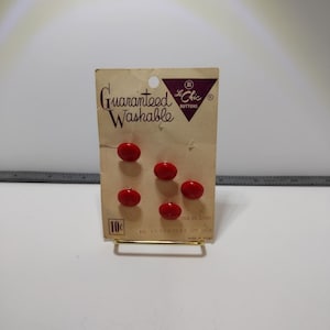 Tarjeta Vintage "Le Chic" con Botones de Plástico Rojo