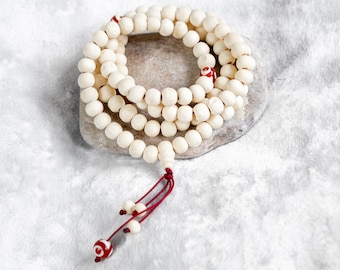 Perles de mala en bois blanc | Collier de prière et de méditation en agate tibétaine Dzi