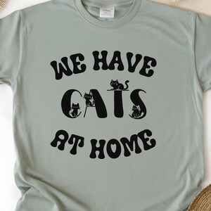T-shirt drôle pour amoureux des chats : t-shirt Nous avons des chats à la maison