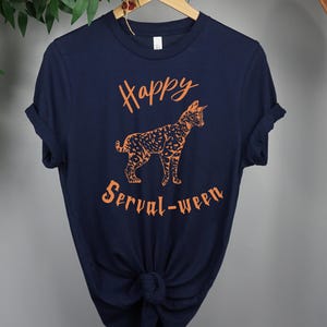 Camiseta de Halloween de Serval: un regalo divertido para los amantes de los gatos salvajes