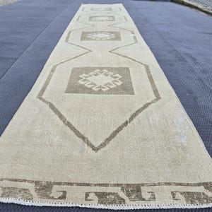 Long Neutral Oushak Runner, 3.05&#39;x15.32&#39; Neutral Turkish Runner, 1960s Turkish Wool Runner - Beige Turkish Runner, Handmade Runner