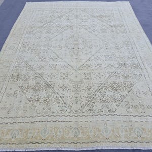 Neutral Turkish Rug, 8&#39;x10&#39; Vintage Area Rug, Oversized Oushak Rug, Vintage Wool Rug, Large Heriz Pattern Rug, Beige Oushak Rug