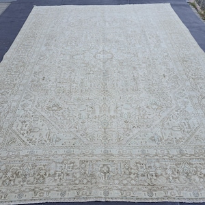 Vintage Heriz Pattern Rug – 9.51&#39; x 12.24&#39; Distressed Rug, Handmade Oushak Rug, Neutral Turkish Rug, Oversized Wool Rug, Large Turkish Rug
