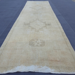 Tapis de passage turc neutre, 3,77&#39; x 12,46&#39; tapis de passage neutre Oushak, tapis de passage vintage, passage en détresse, tapis pour entrée, tapis vintage étroit,
