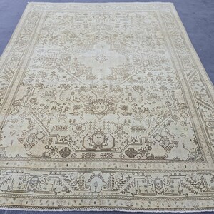 Vintage tapijt, 8&#39;x11&#39; tapijt met herizpatroon, verweerd wollen tapijt, vervaagd Oushak-tapijt, groot Turks tapijt, neutraal Oushak-tapijt, handgemaakt wollen tapijt