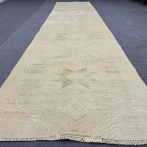 Tapis de passage en laine turque des années 1960, tapis de passage en laine oushak 3 x 12, tapis de passage turc marron, tapis de passage neutre, tapis de passage fait main, tapis de passage vintage délavé