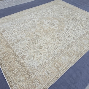 Vintage 1960s Turkish Heriz Rug – 9.61&#39; x 12.63&#39; Handmade Oushak Rug, Oversized Heriz Pattern Rug, Large Vintage Rug, Muted Wool Rug