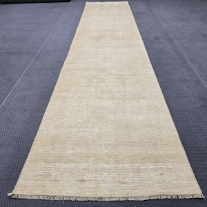 Tapis de passage en laine oushak marron, tapis de passage en effet vieilli 2,59 x 11,94 pieds, tapis de passage en oushak délavé, tapis de passage turc marron, tapis de passage anatolien neutre