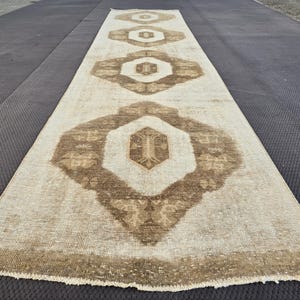 Tapis de passage turc beige, 3,02 x 12,63 pieds neutre Oushak, tapis de passage en laine fait main, tapis de passage vintage