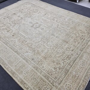 Vintage 1960s Turkish Heriz Rug – 9.58&#39; x 12.57&#39; Handmade Oushak Rug, Oversized Heriz Pattern Rug, Large Vintage Rug, Muted Wool Rug