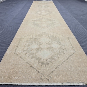 Tapis de passage neutre en détresse, 2,95 x 13,12 tapis de passage brun Oushak, tapis pour entrée, tapis turc brun, tapis de passage Oushak vintage, tapis en laine vintage,