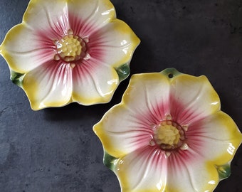 Set of 2 Flowers Wall Decor / Vintage MC