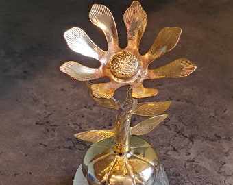 Vtg Avon Keepsake Gold Daisy Perfume Jar 1970s (empty)