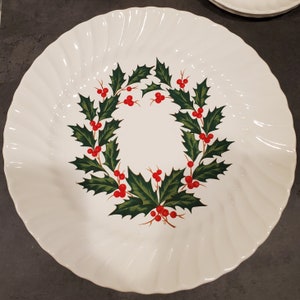 Plate SCIO Holly Berry White Scalloped Christmas Dinner Plate 10&quot;