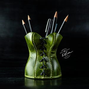 レザーコルセット ペンシルカップ PDF パターン ダウンロード - Le Fetiche 3 - 手縫い用レザーワーク DIY テンプレート - ビデオチュートリアル。DXF および SVG。