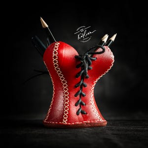 Descarga del patrón en PDF del porta lápices Le Fétiche Corset - Portalápices - Organizador de bolígrafos - Plantilla de marroquinería DIY con videotutorial (dxf, svg)