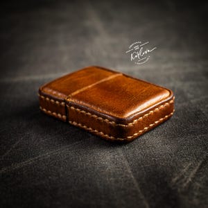 レザーライターカバーのPDF型紙ダウンロード - 標準のZippoライターにフィット、ビデオチュートリアル付きレザークラフトテンプレート、DXFとSVG付き