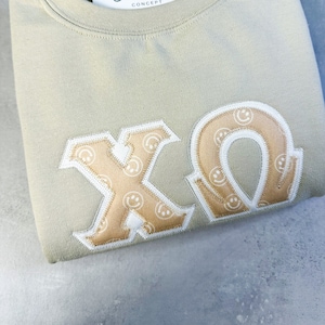 Sandy Smiles Sorority Capítulo Sudadera de letras griegas / Chi Omega / Letras griegas / Sudadera de letras cosidas