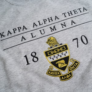 PERSONALIZABLE Bordado Sorority Crest Alumni Crewneck y sudadera con capucha / Big Little Family Letter Sudaderas cosidas / Regalo grande y pequeño