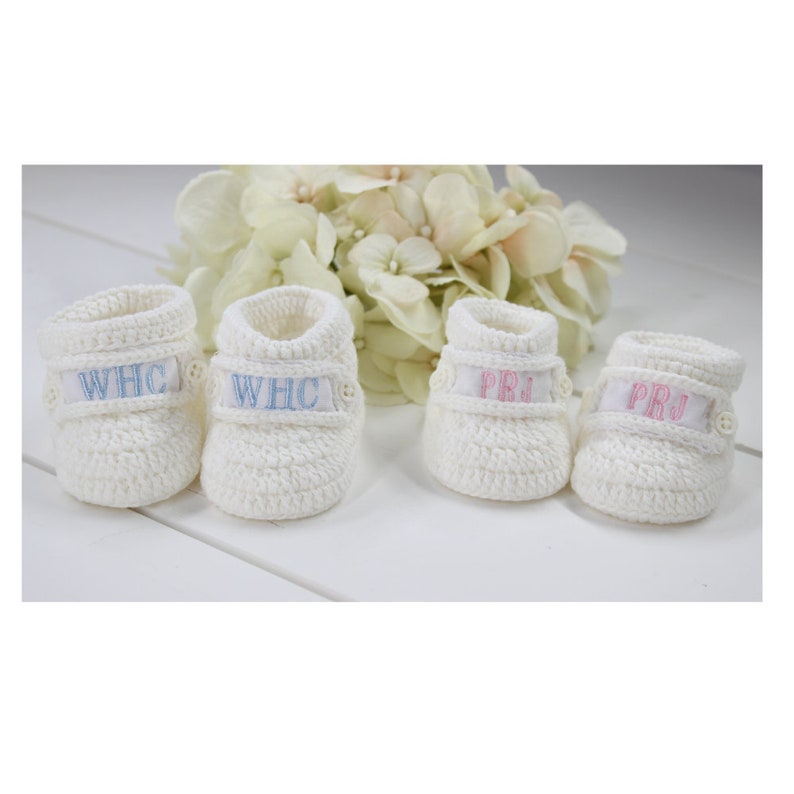 Chaussons bébé personnalisés, chaussures monogramme bébé garçon fille, chaussettes bottines à emporter au crochet, cadeau cadeau bébé personnalisé image 1