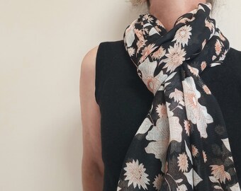 Womans Scarf: Floral Scarf / Winter Scarf / Neck Scarf / Vintage Scarf / Flowers / Shawl / Boho / Gift / Head Scarf / Clothing / Accessory