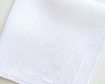 Handkerchief: Linen / Embroidered / Vintage / White / Womans Accessory / Sustainable Gift / Antique / Wedding / Mum / Gift For Her / Bridal